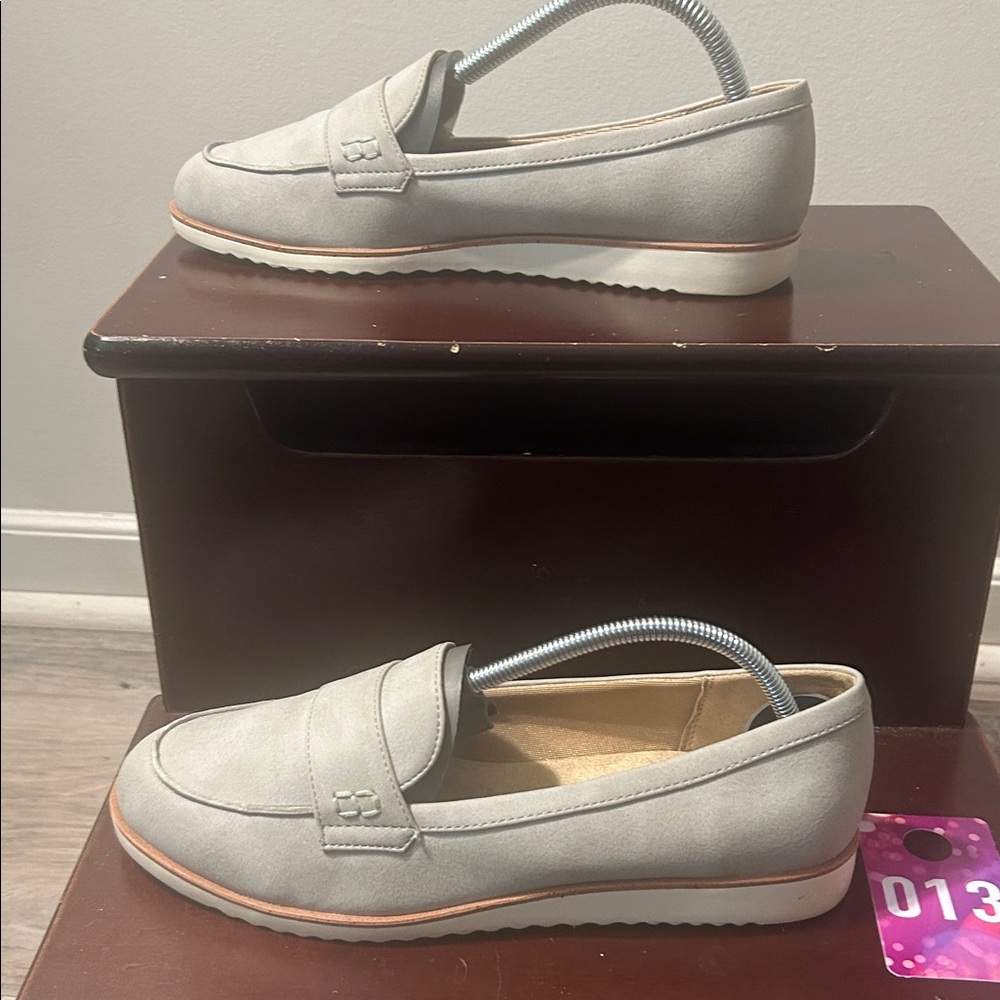 Life Stride Women's Gray Loafers - Picture 6 of 9